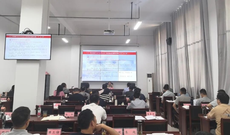 金梅为2026年乡科级干部进修班学员授课